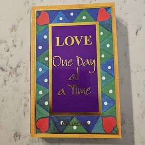 💥4 for $25💥 Love One Day at a Time gift book